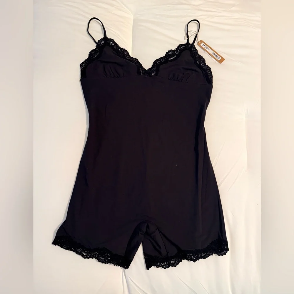 SKIMS Fits Everybody Lace Triangle Onesie Onyx Black Lace-Trim Bodysuit XL NWT